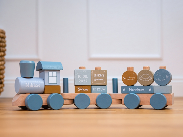 Holz Eisenbahn Zug - mit Geburtsdaten & Geburtsort blau 